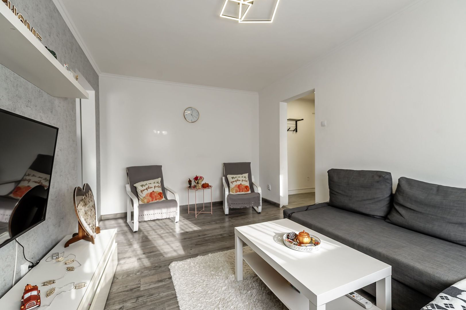 Apartament la etajul 3 cu 2 camere la cheie in zona Romanilor