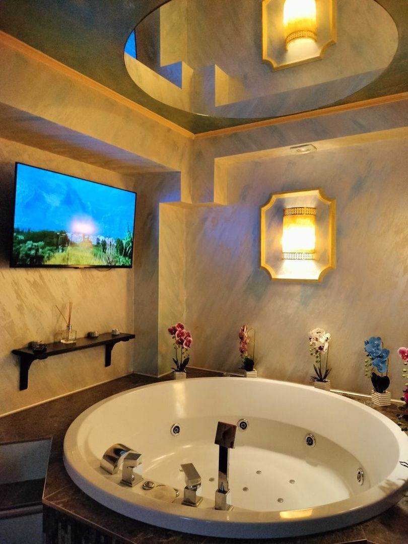Garsoniera de lux cu jacuzzi și loc de parcare