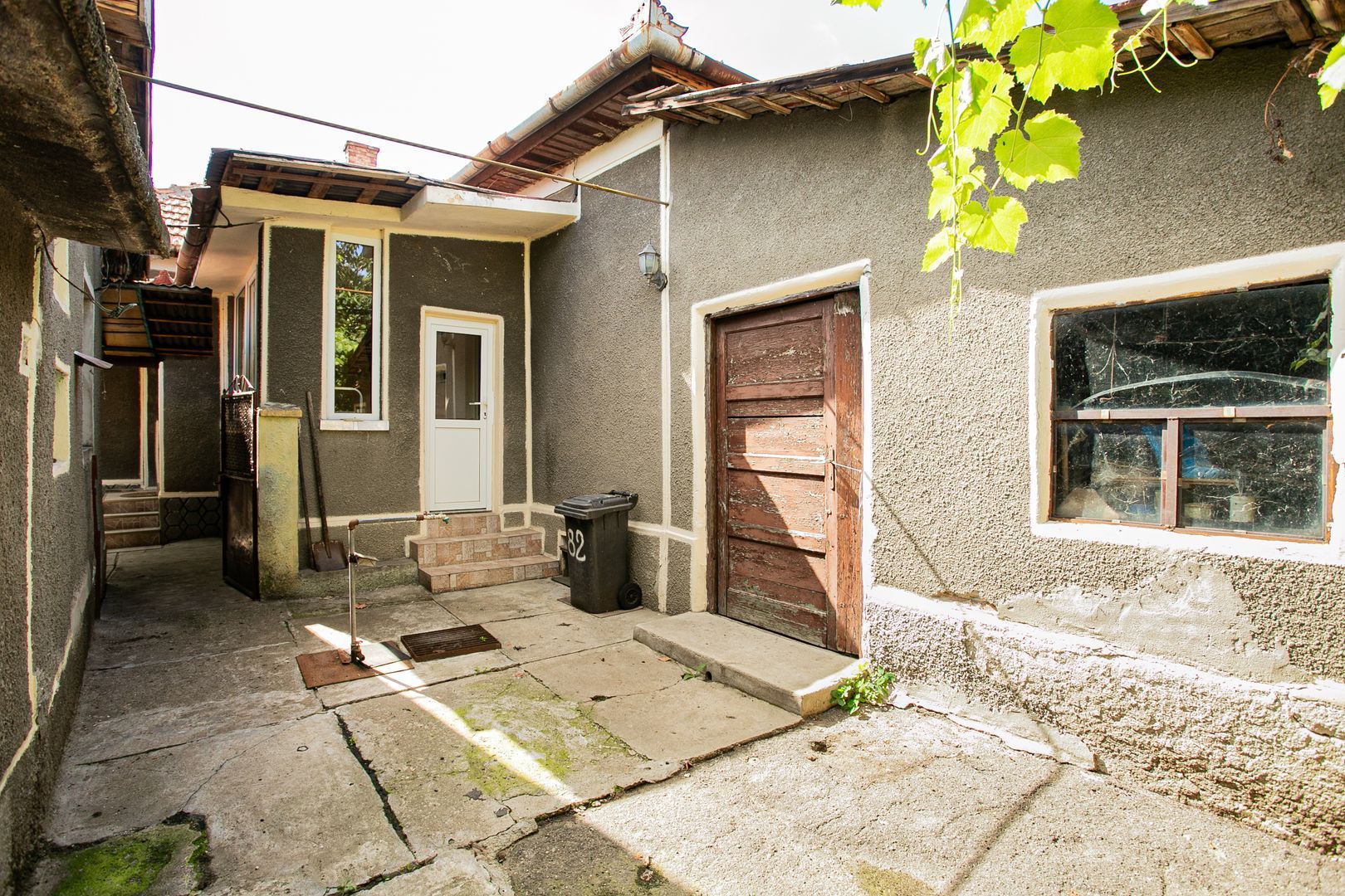 Casă cu potențial de renovat situată la doar 20 de minute de Arad
