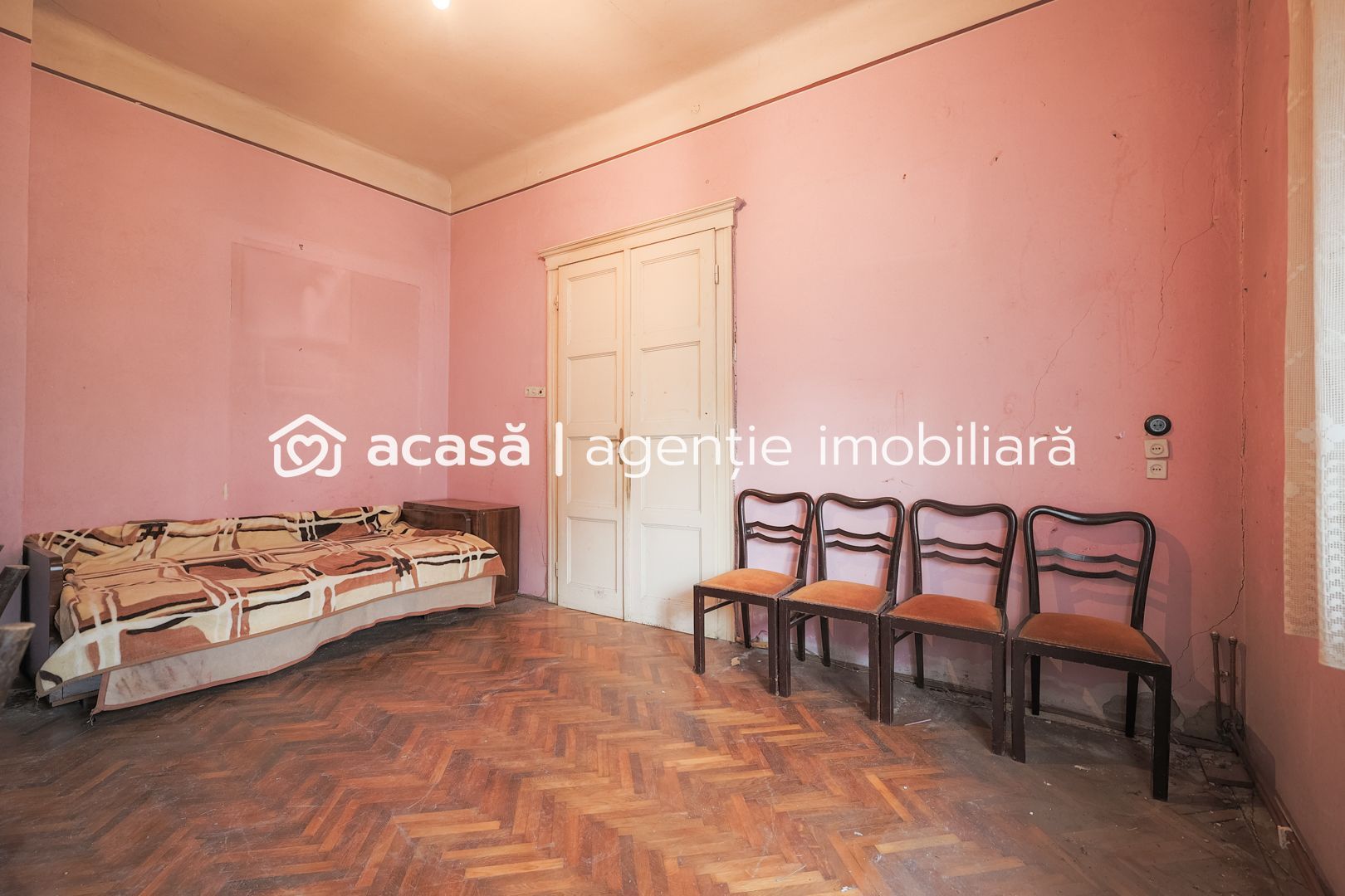 Imagine 7 - VILĂ INTERBELICĂ CU TEREN GENEROS ȘI SPAȚIU COMERCIAL . VÂRFUL CU DOR
