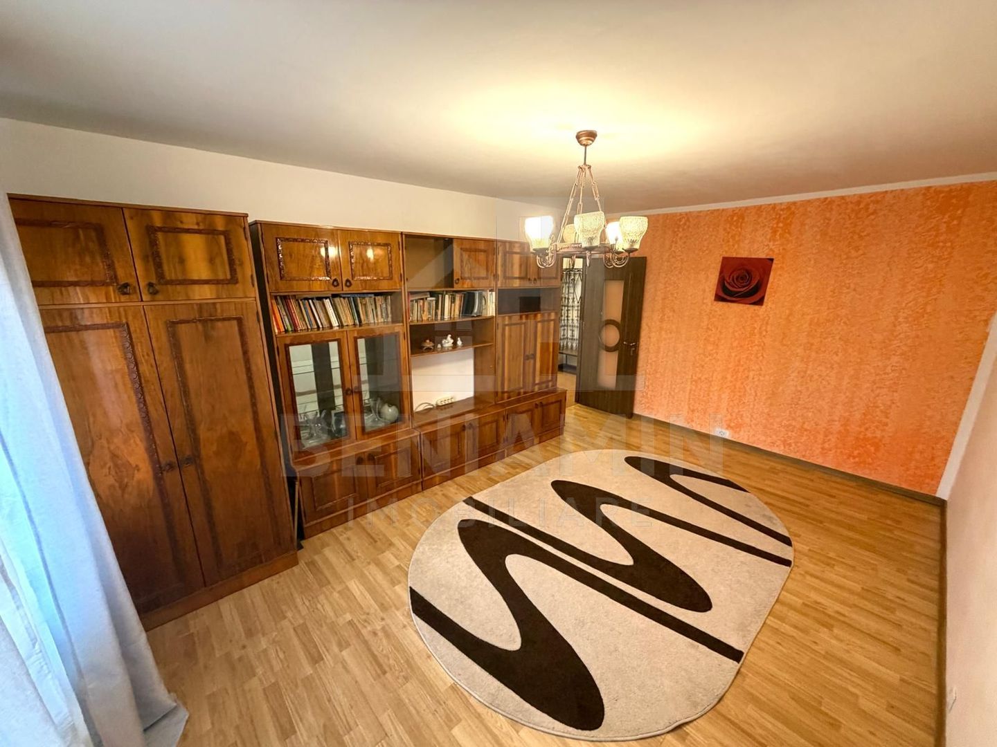 3 camere decomandat cu 2 bai Rovine etajul 3 centrala termica 72mp - imaginea 2