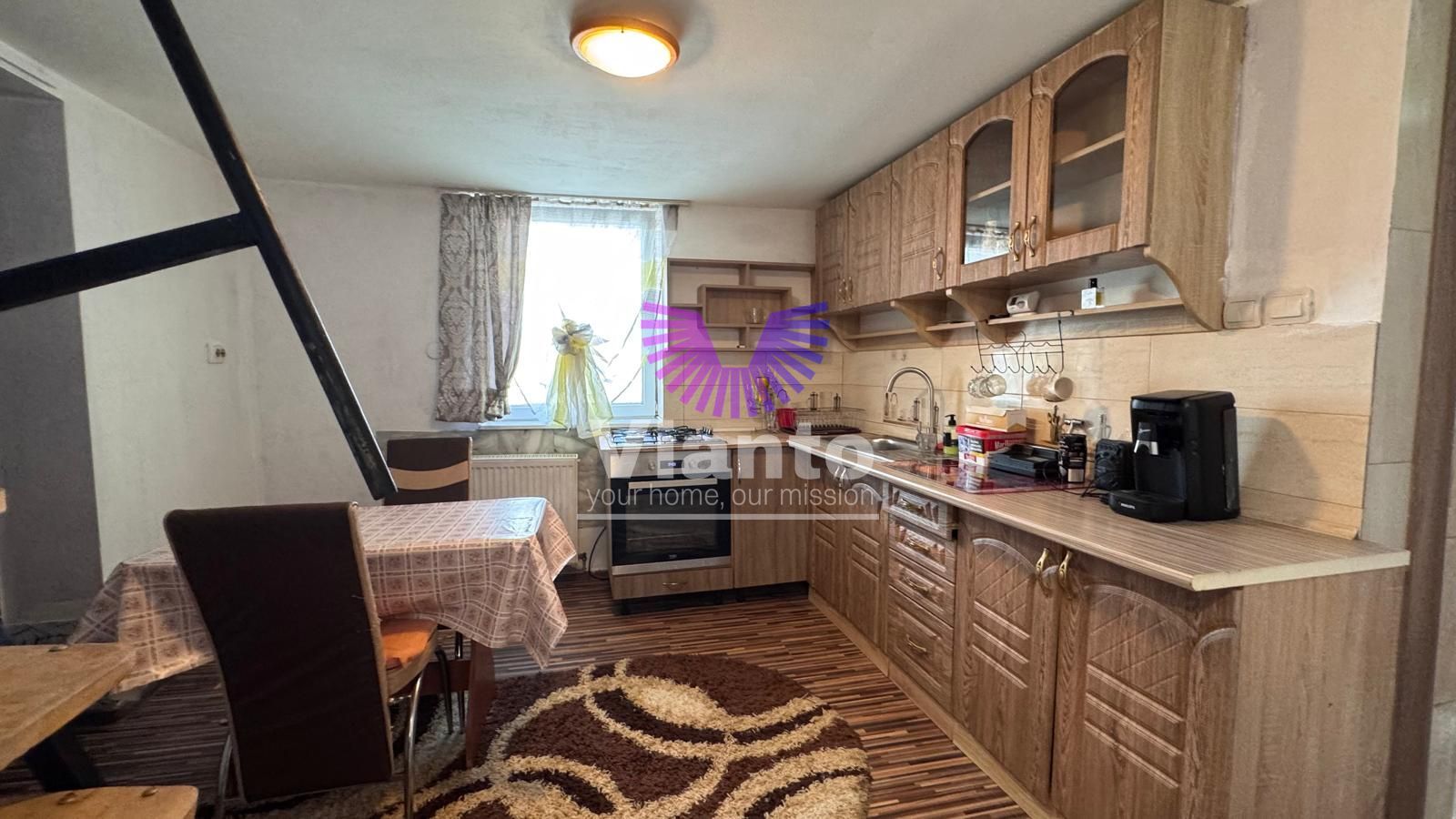 Casa Individuala de Inchiriat 5 Camere - Curte cu Zona de Barbeque-Gusterita