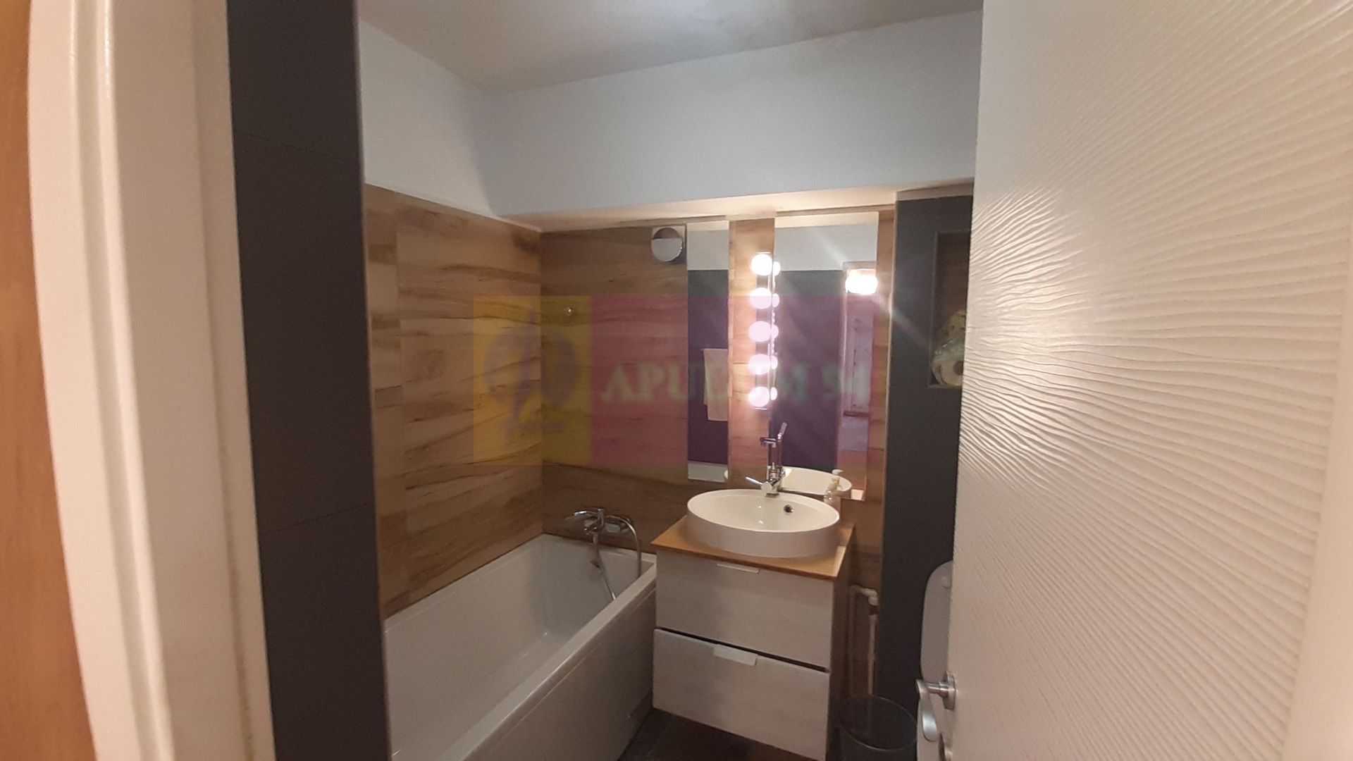 Apartament 3 Camere - Un Cămin Chic Ultracentral la Piața Romană
