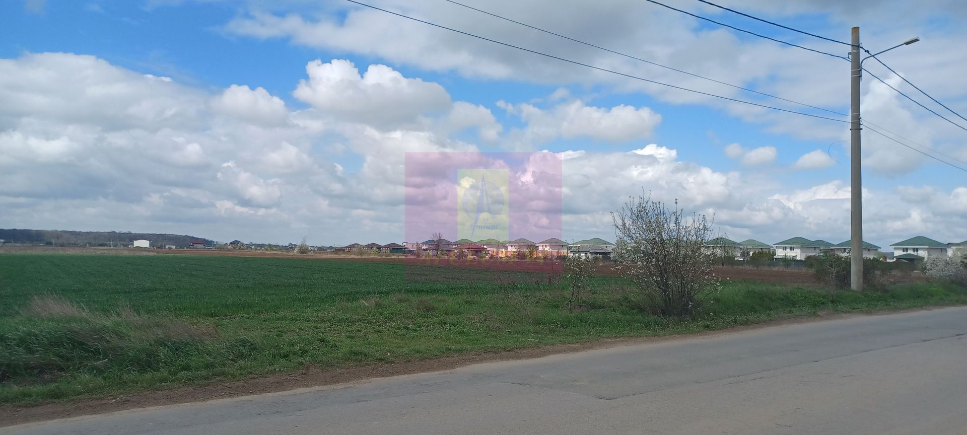 Săbăreni, teren intravilan 1000 mp, cu utilitati în apropiere