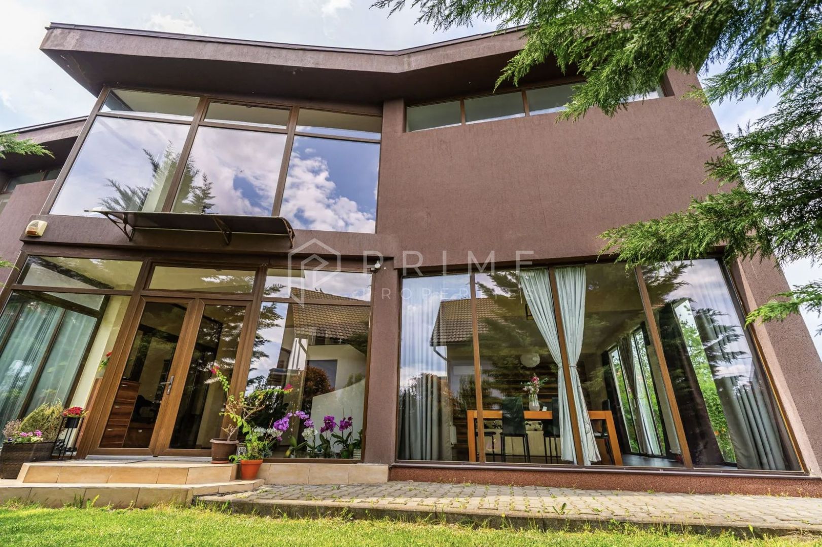 Vilă cu design și dotări deosebite de vânzare - imaginea 12