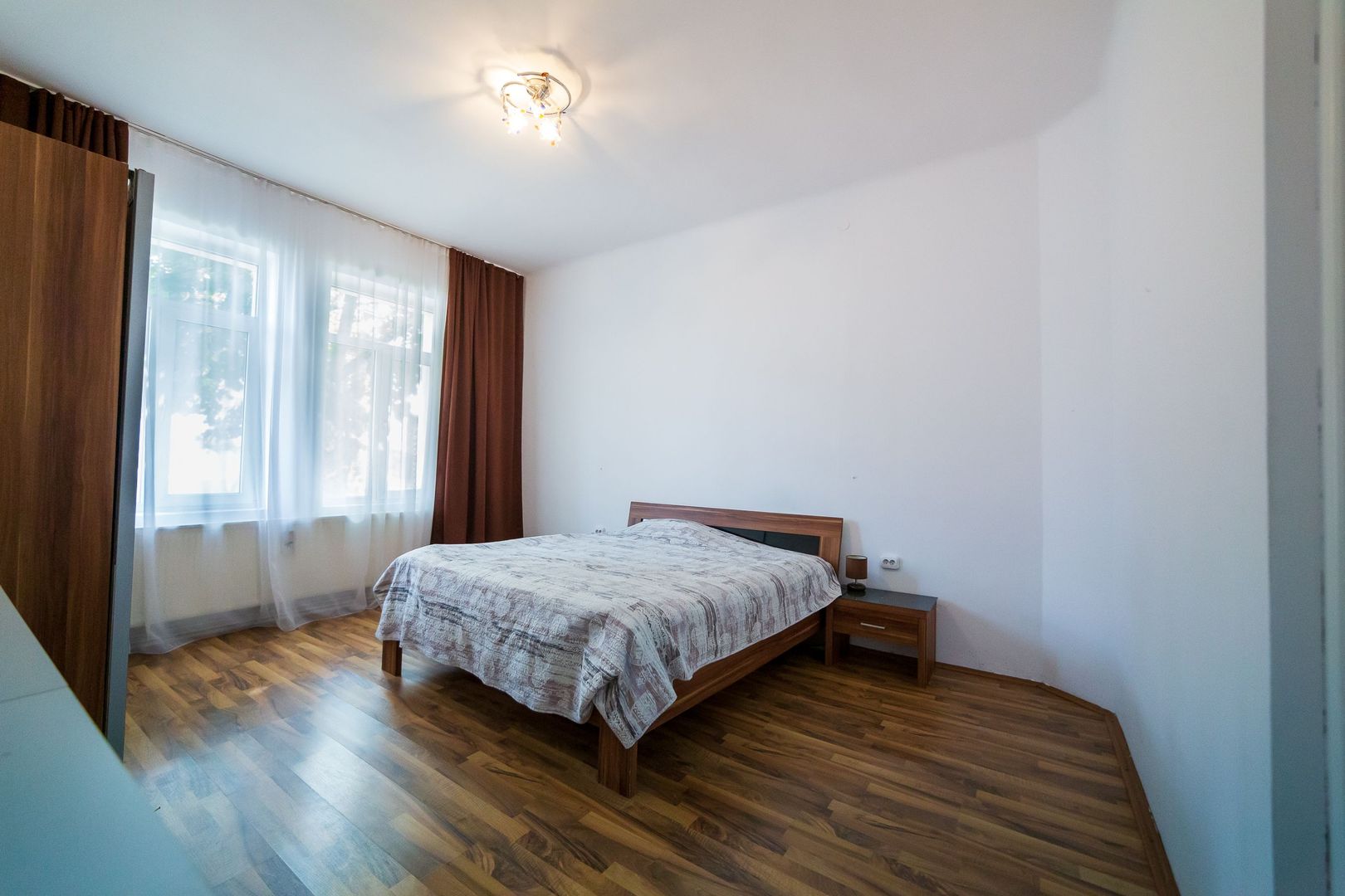 Apartament spatios 4 camere - ideal pentru locuit/afacere COMISION 0%