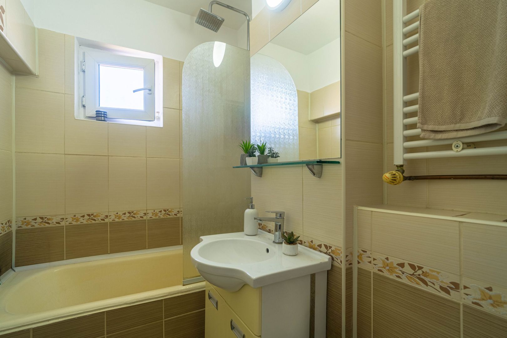 Imagine 5 - Apartament 5 camere Vlaicu – Renovat, 2 băi, centrală proprie