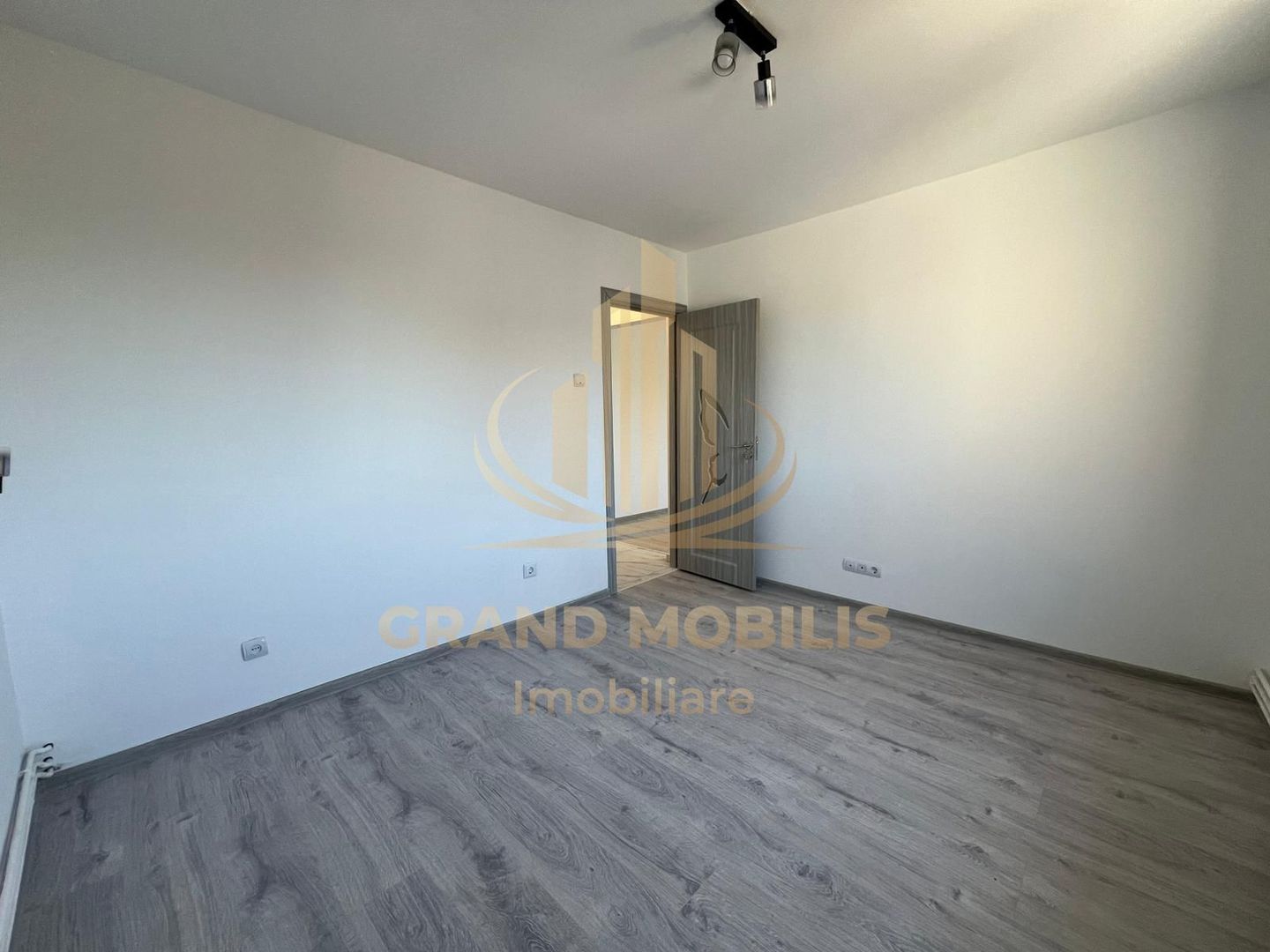 Ap 2 cam| Renovat integral | Etaj Intermediar | Shopping City | Turist - imaginea 3