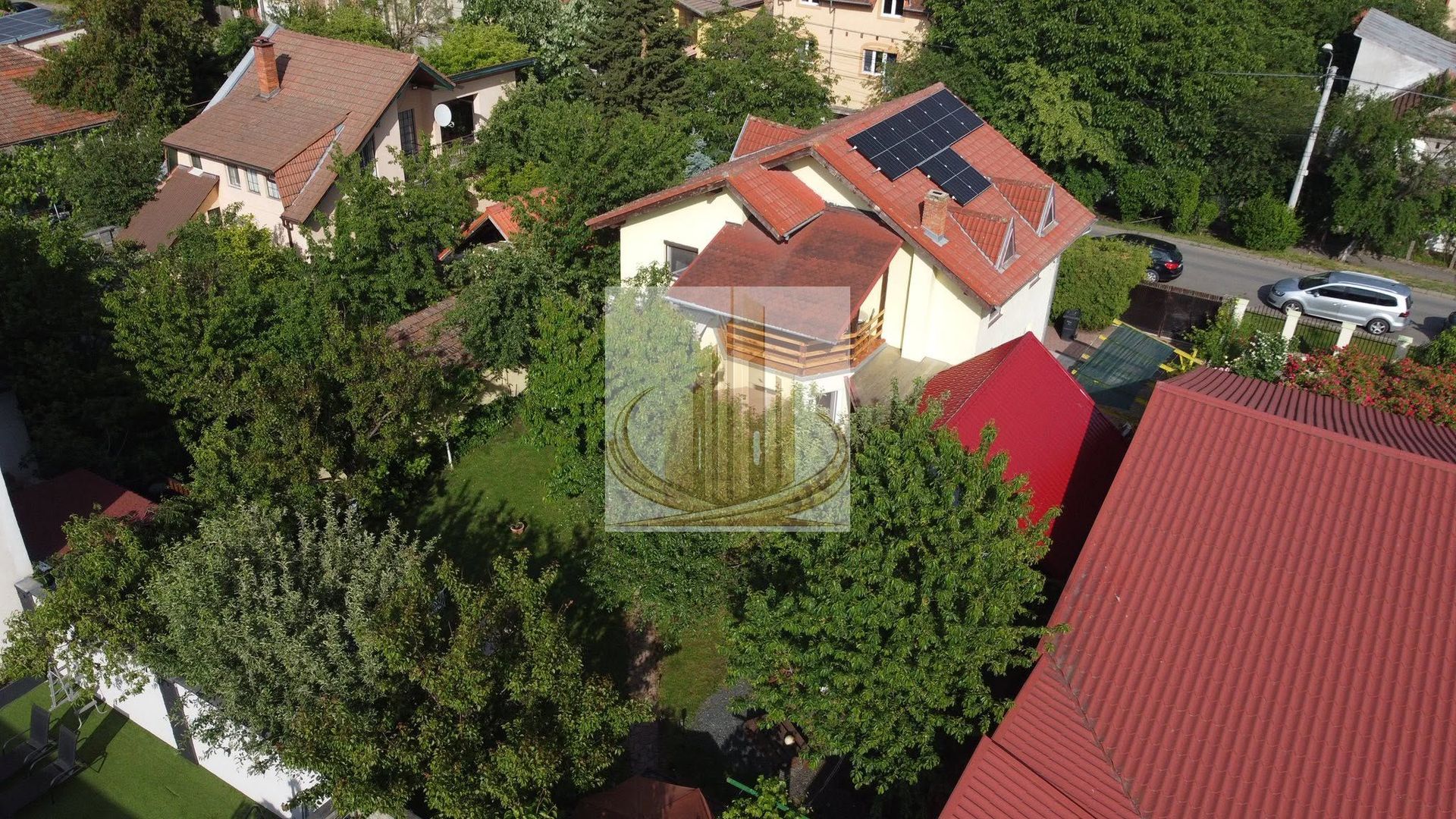 Casă P+E+Pod înalt, teren 574 mp, garaj și fotovoltaice – Zona Lipovei