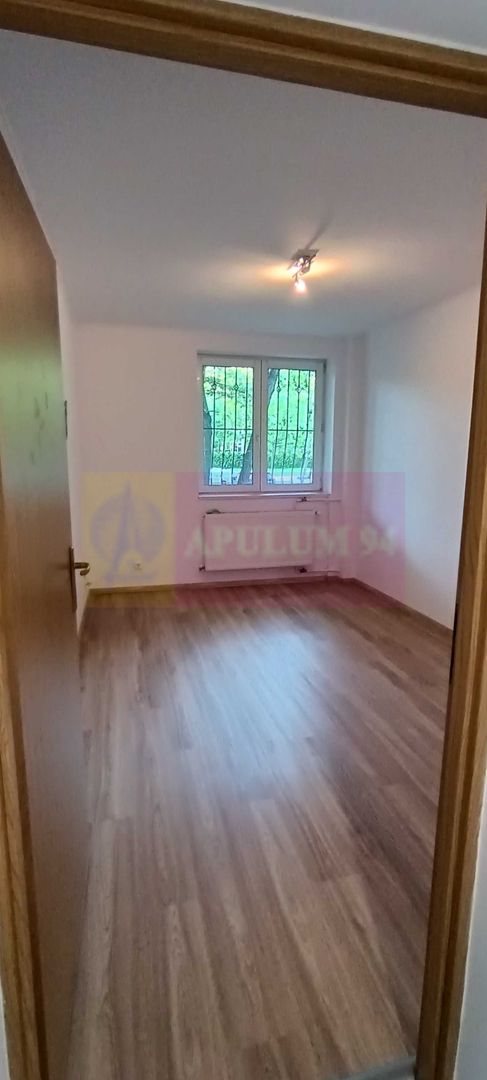 Apartament 3 camere de vanzare in zona Titan, Potcoava