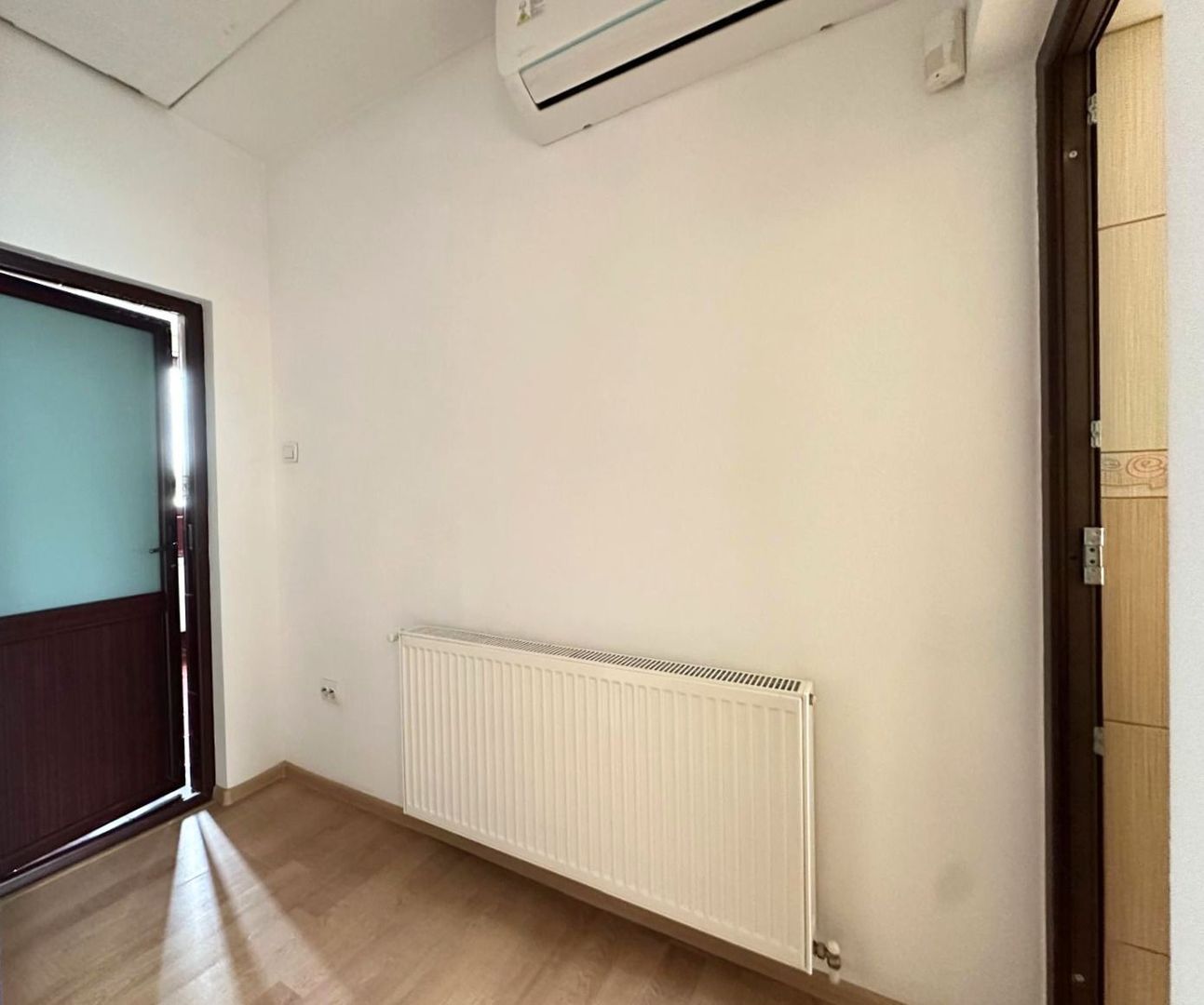 Inchiriere casă complet renovată cu 4 camere  Băneasa, Sector 1 - imaginea 16