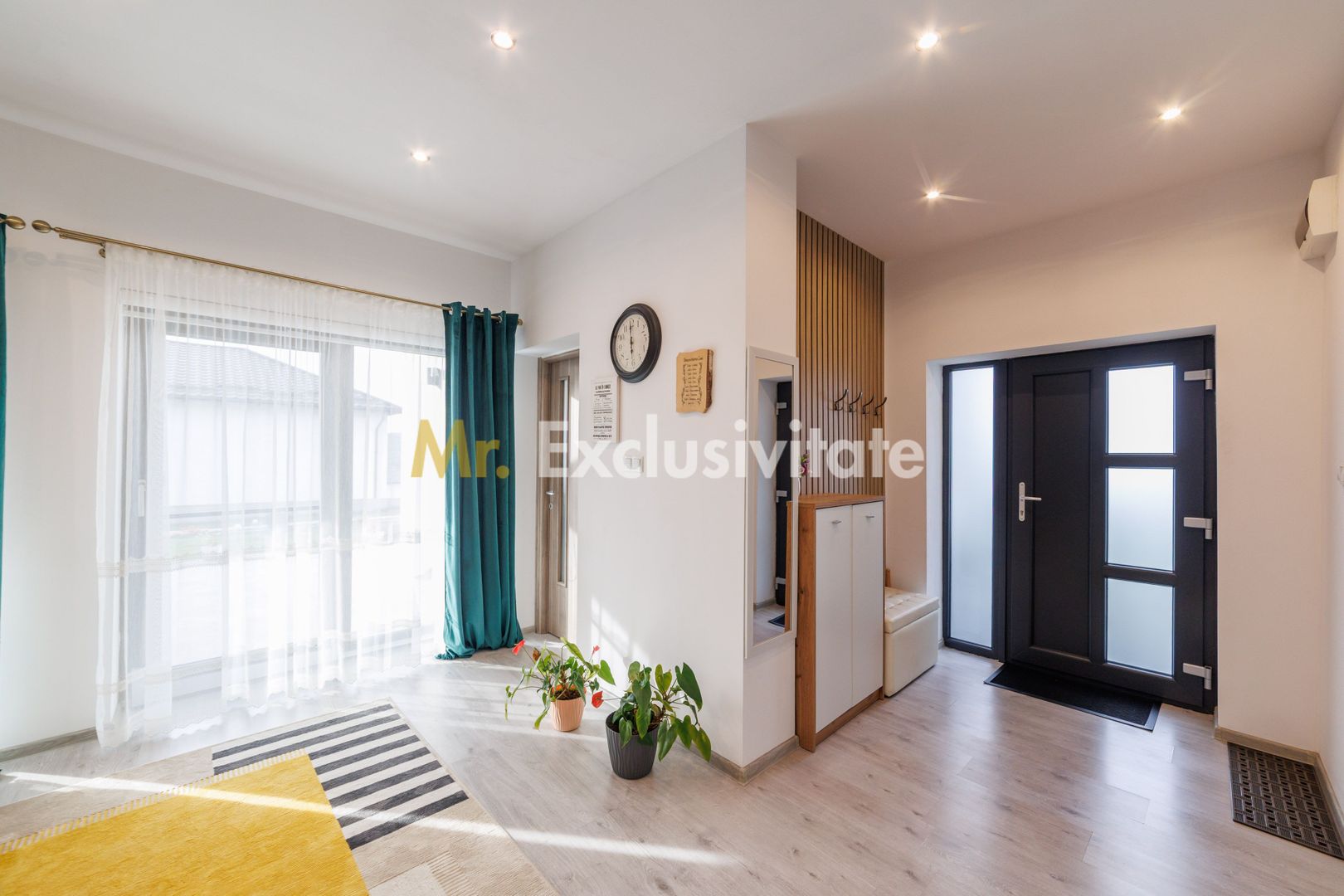 Casa moderna, constructie solida -view panoramic -Mioveni-Arges! - imaginea 14