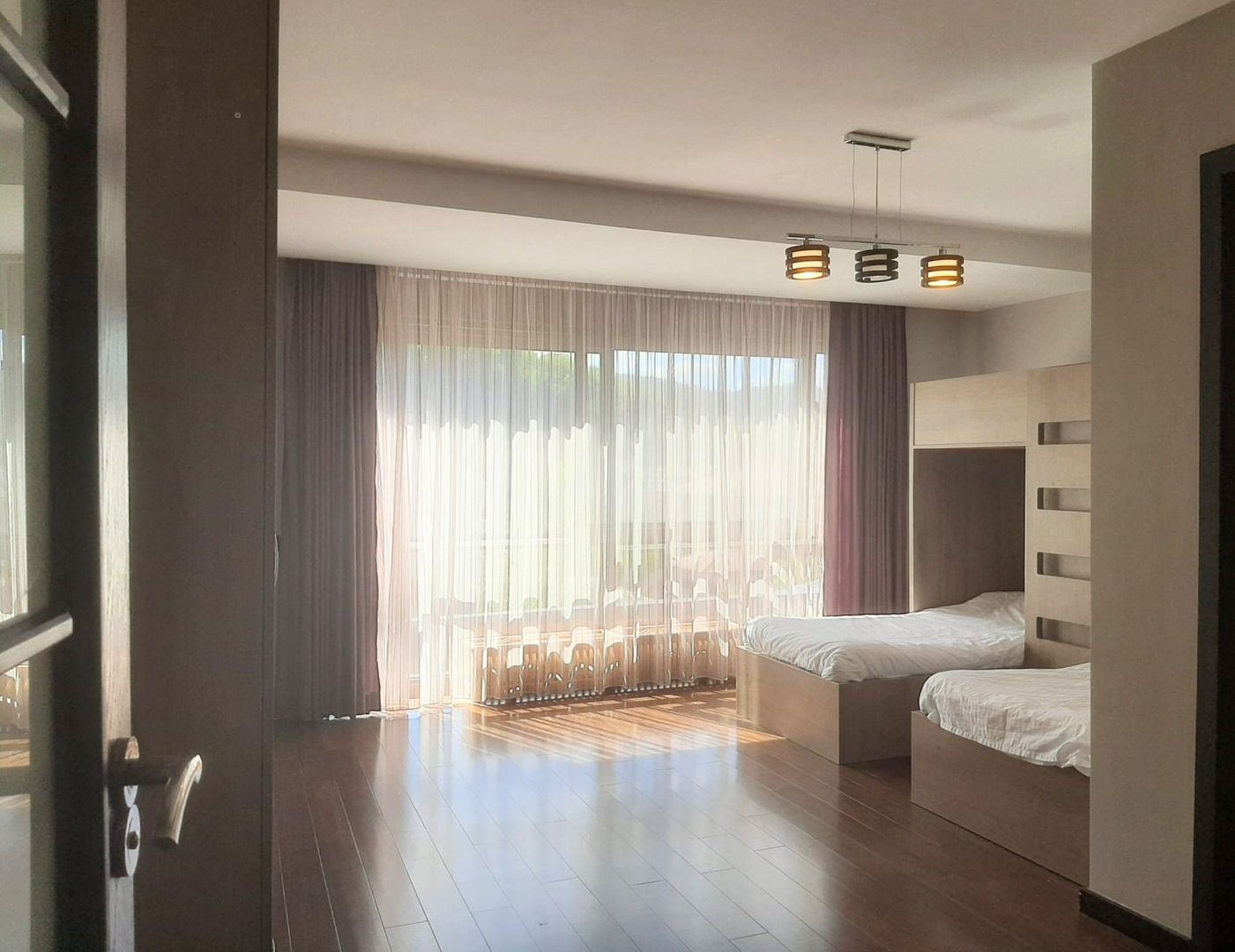 Vilă de lux cu vedere spectaculoasă spre Tâmpa  Green Valley zona Noua - imaginea 14
