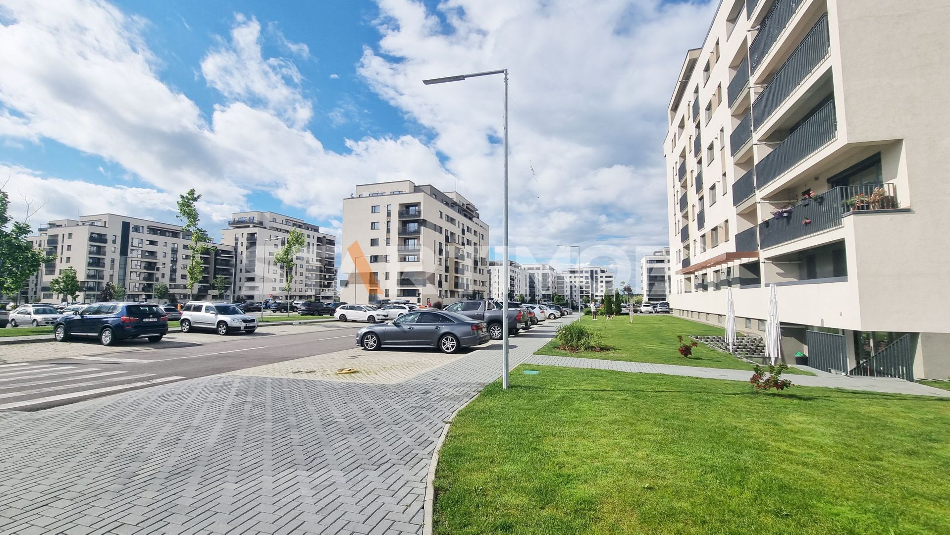 Apartament mobilat Coresi cu parcare si boxa