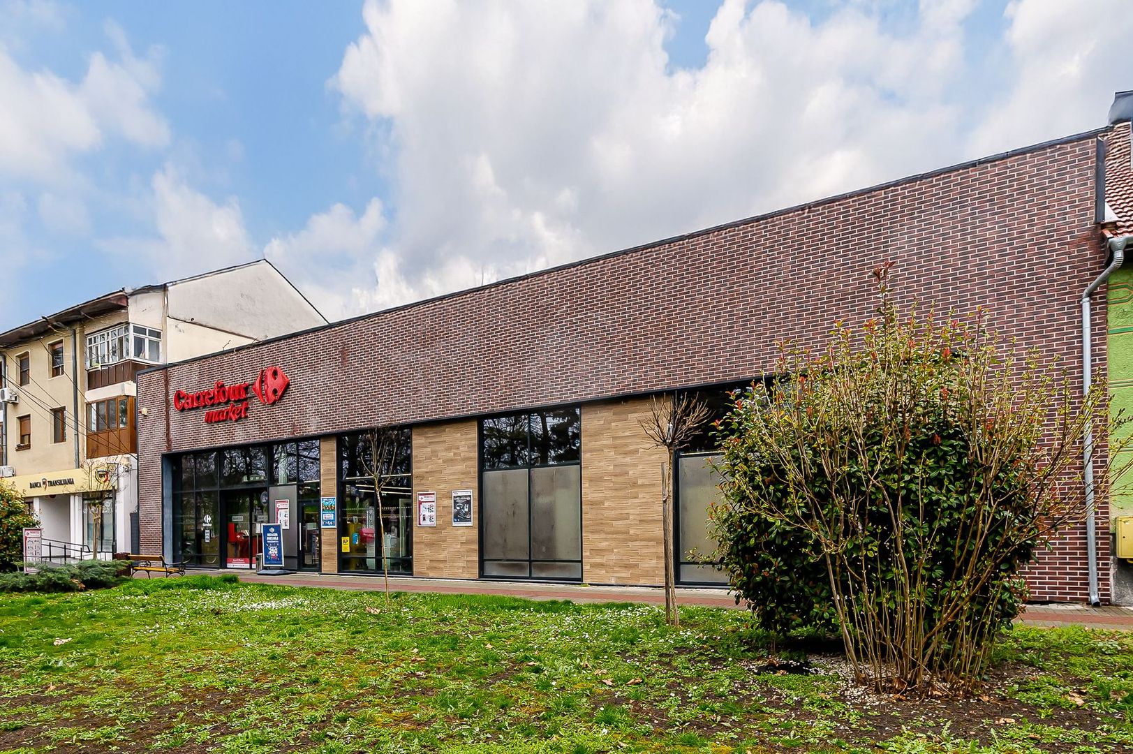 Spatiu comercial de vanzare cu chirias Carrefour Market Arad