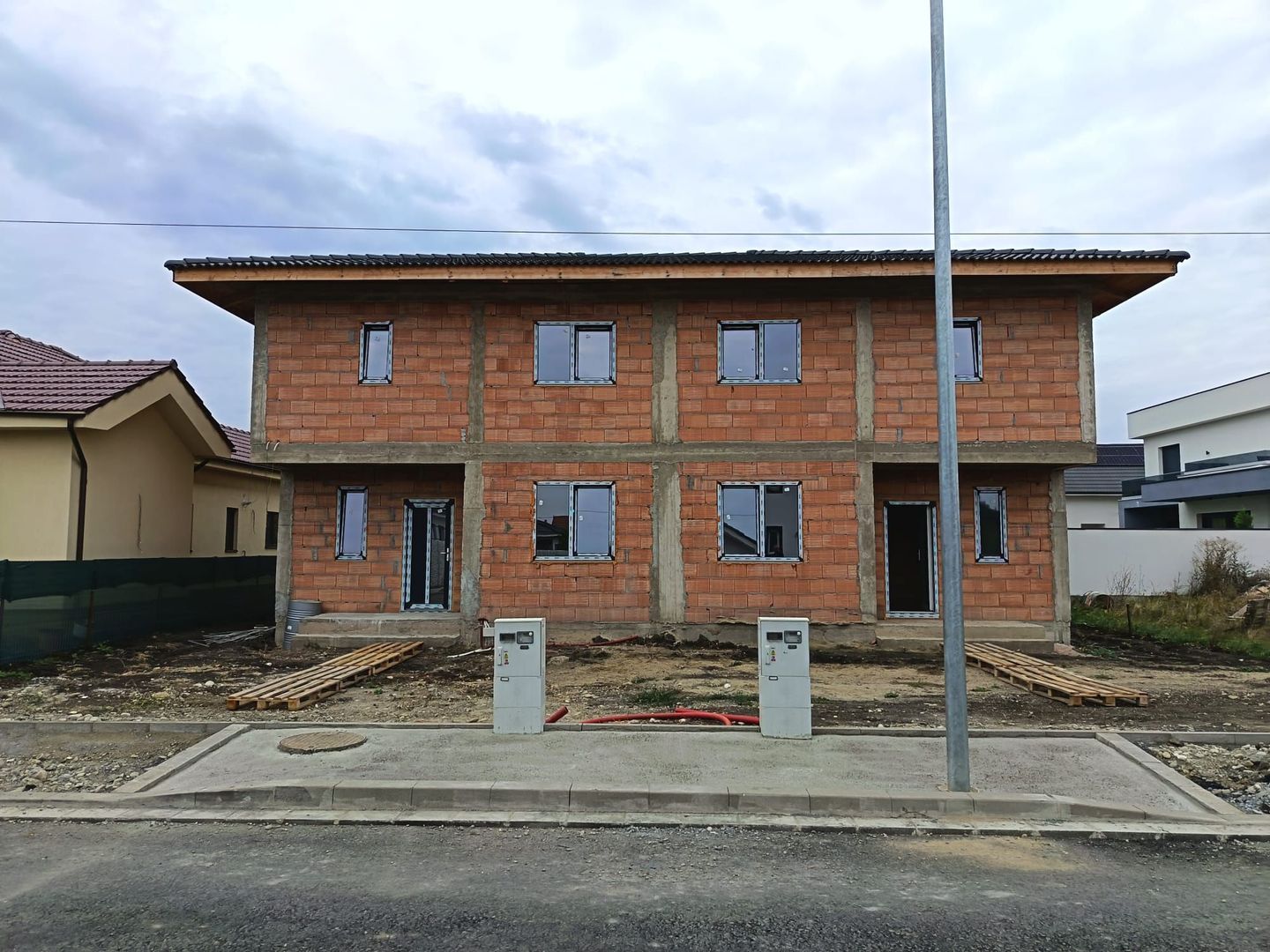 Jumătate de duplex la roșu de vânzare în Giarmata Vii, 129,52 mp utili