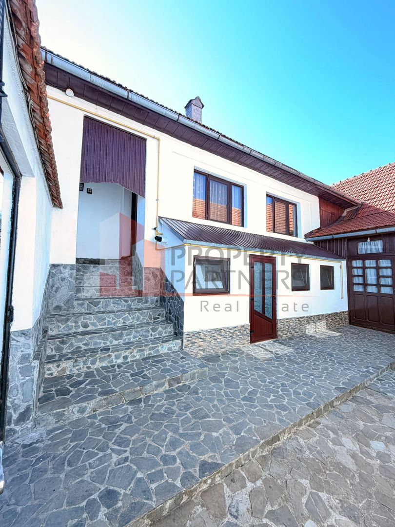 Casă tradițională cu 1800 mp teren  în Sohodol, Bran | Priveliște superba - imaginea 8