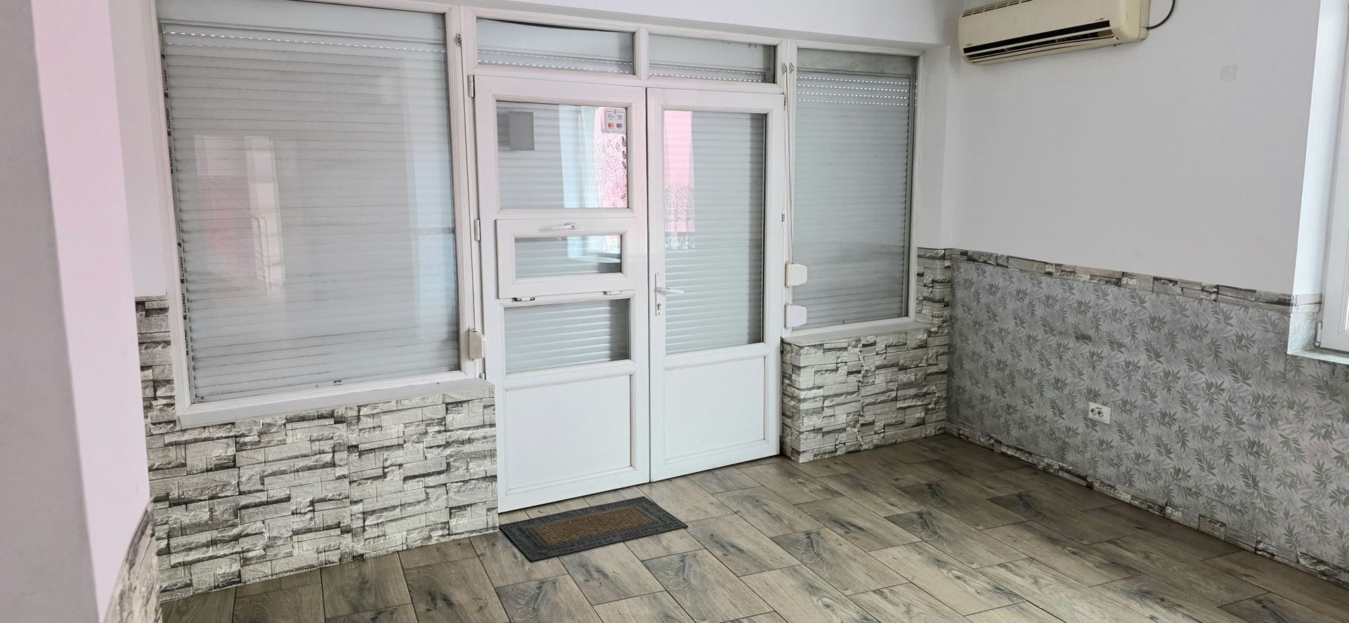 Spațiu Comercial Premium  Drumul Sării – Răzoare  Vizibilitate Mare - imaginea 6