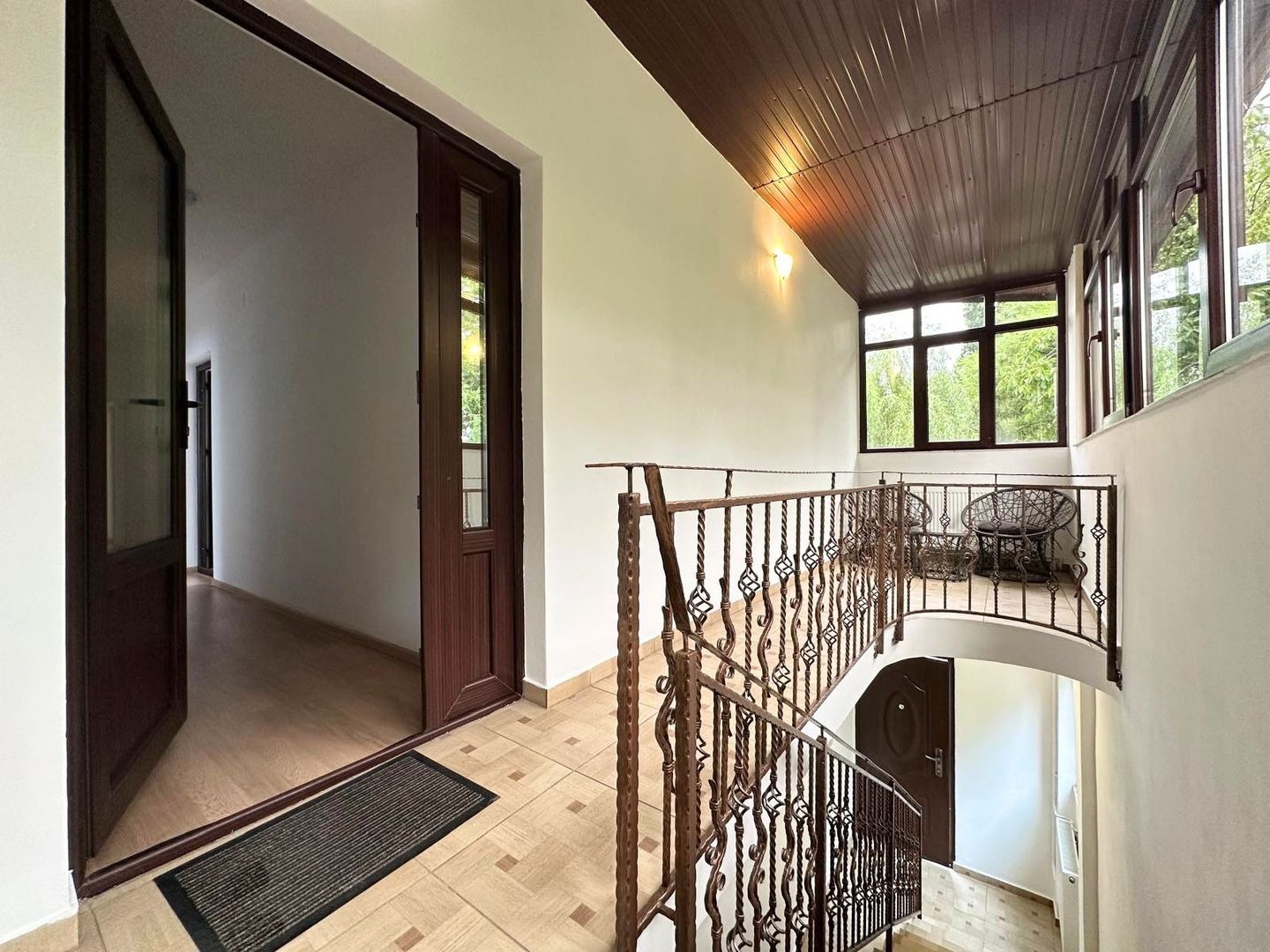 Inchiriere casă complet renovată cu 4 camere  Băneasa, Sector 1 - imaginea 3
