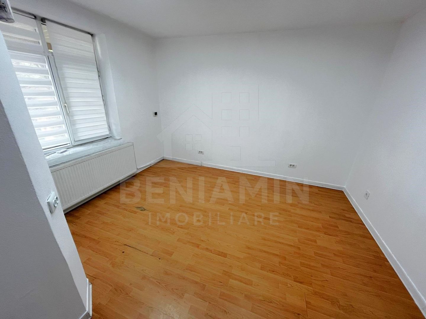 Casa 63mp- 2 Camere-Curte 65mp- Centrala Termica-AC-Zona Autogara - imaginea 3