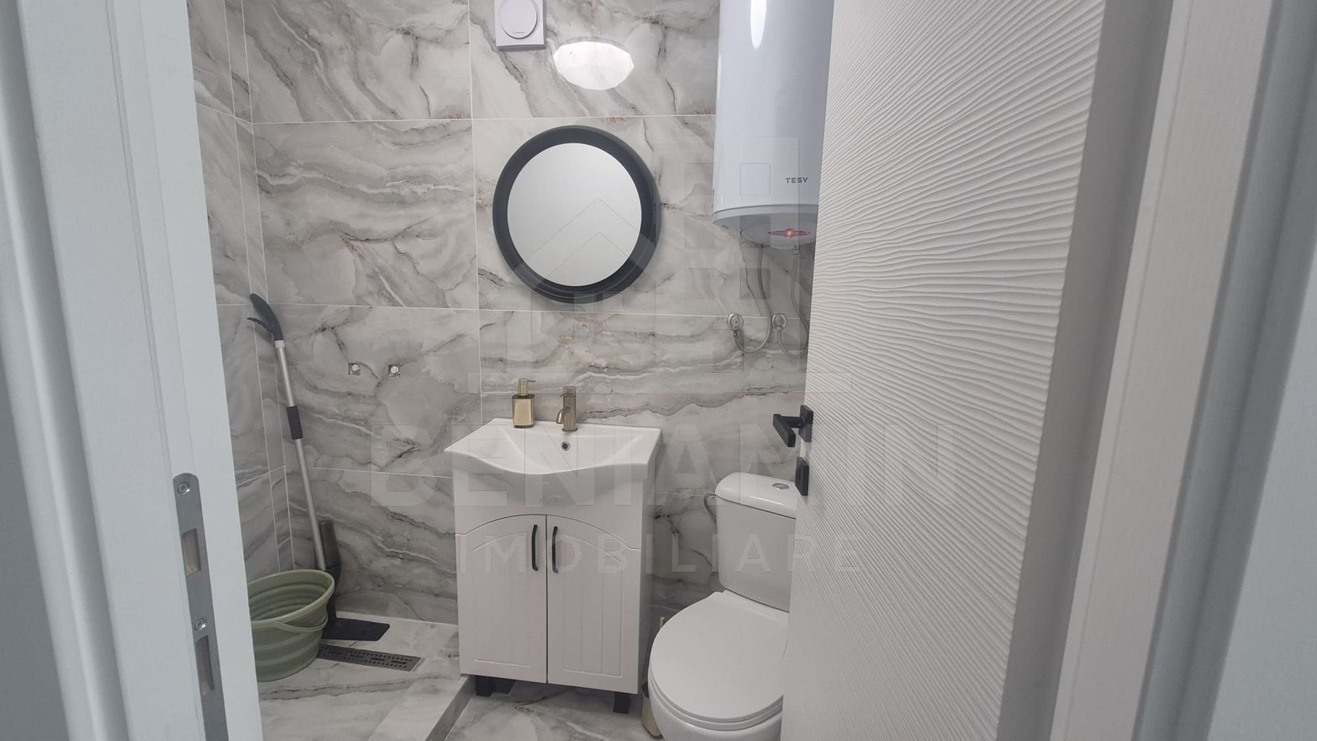 Spatiu pretabil salon 21.2mp demisol Rovine la Rond - imaginea 4