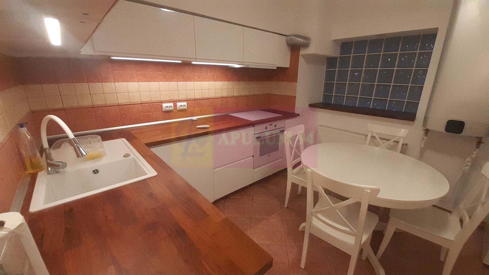 Apartament 3 Camere - Un Cămin Chic Ultracentral la Piața Romană
