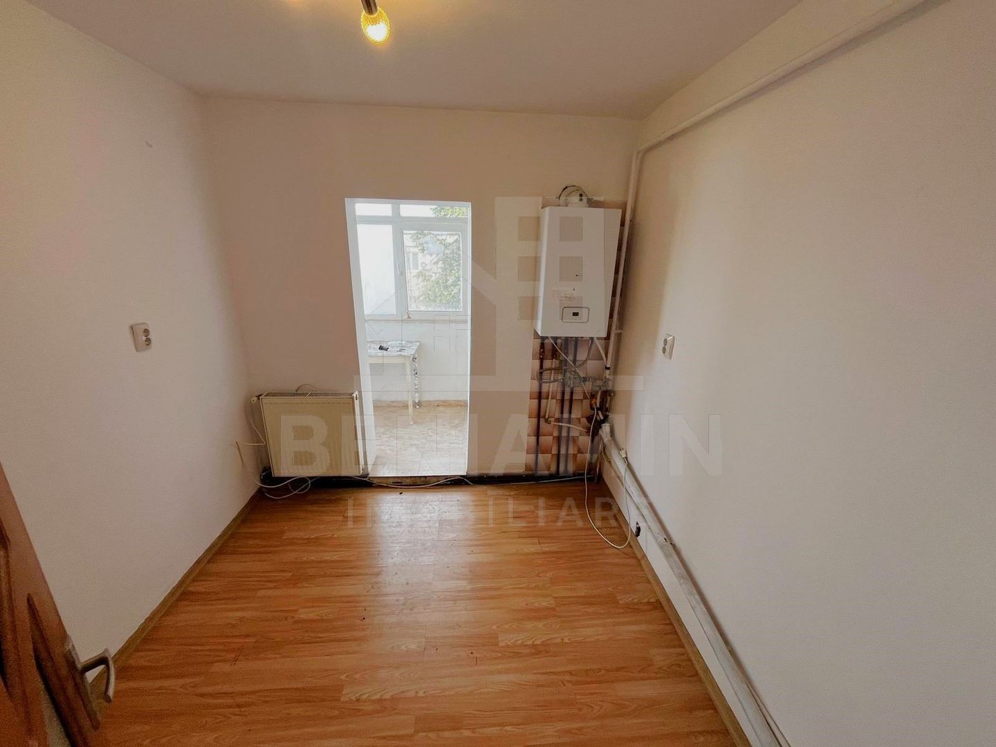 2Camere-Decomandat-50mp-Centrala Termica-AC-Zona Excelenta-Gara-Liber - imaginea 3