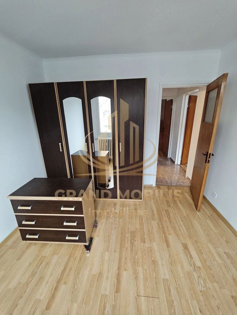 Apartament 3 camere semidecomandat - imaginea 7