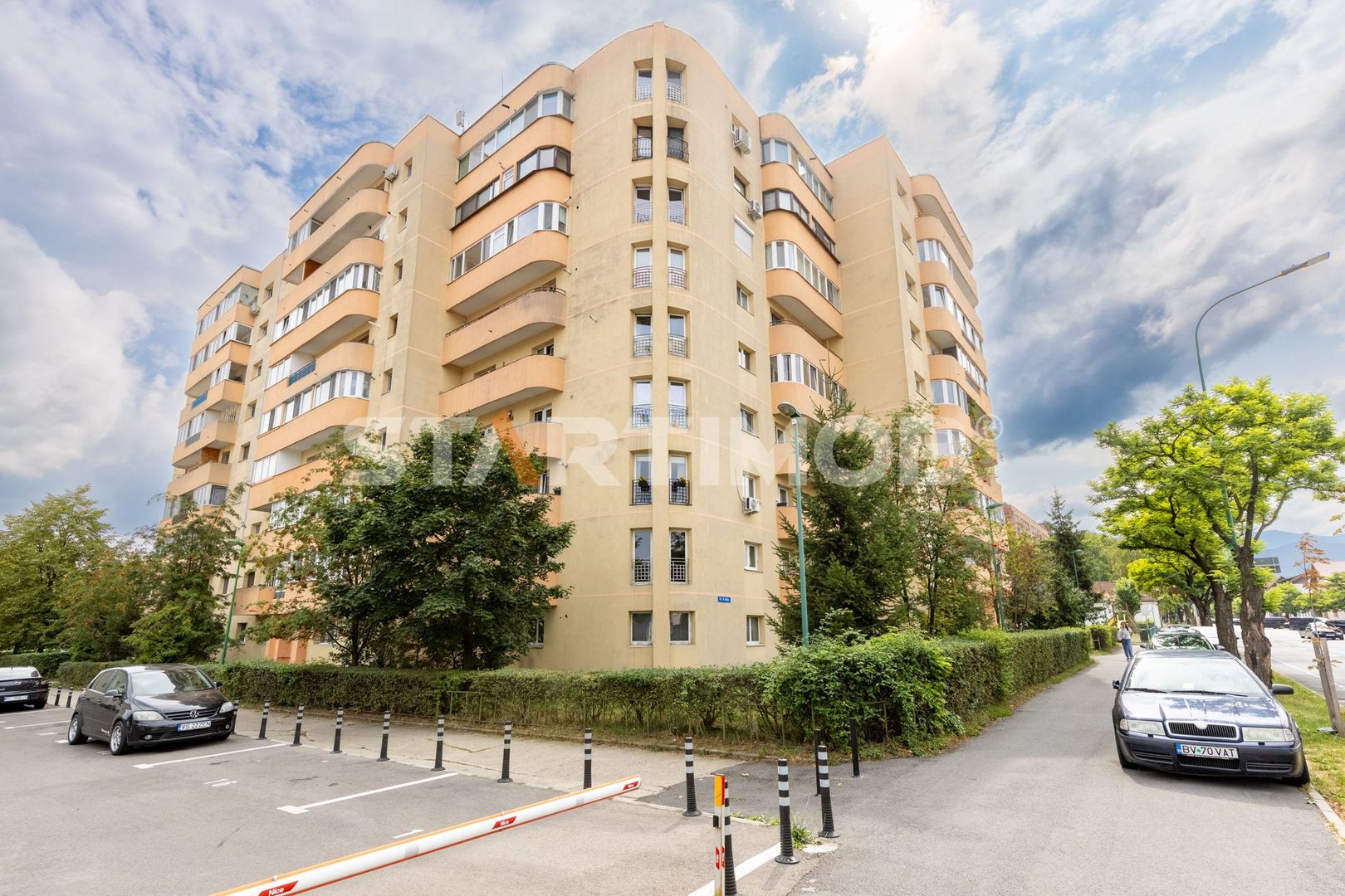 Apartament 3 camere  cu boxa si parcare
