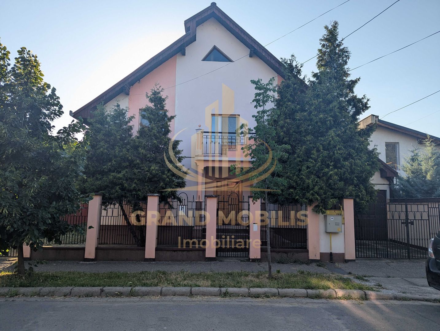 Vilă pentru Activități Comercia –5 Camere, Curte500 MP – Zona Aradului