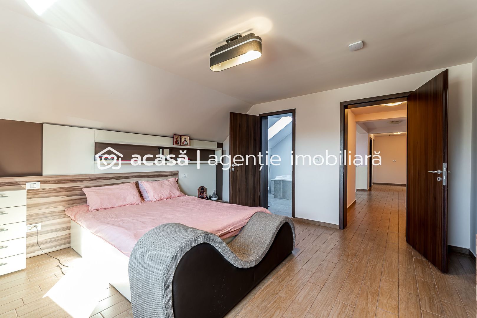 Imagine 10 - Casă cu5 camere, teren 720 mp, fotovoltaice 13 kW, Aradul Nou