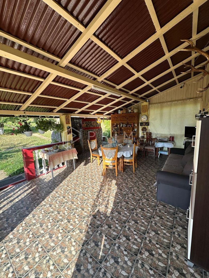 Casă spațioasă de vânzare – Corunca, zona Vatman - imaginea 12