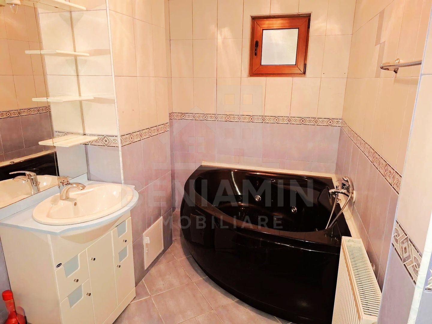 4 Camere - 80mp Etaj 1 Centrala - Loc de Parcare -  Zona Triaj-Harman - imaginea 7