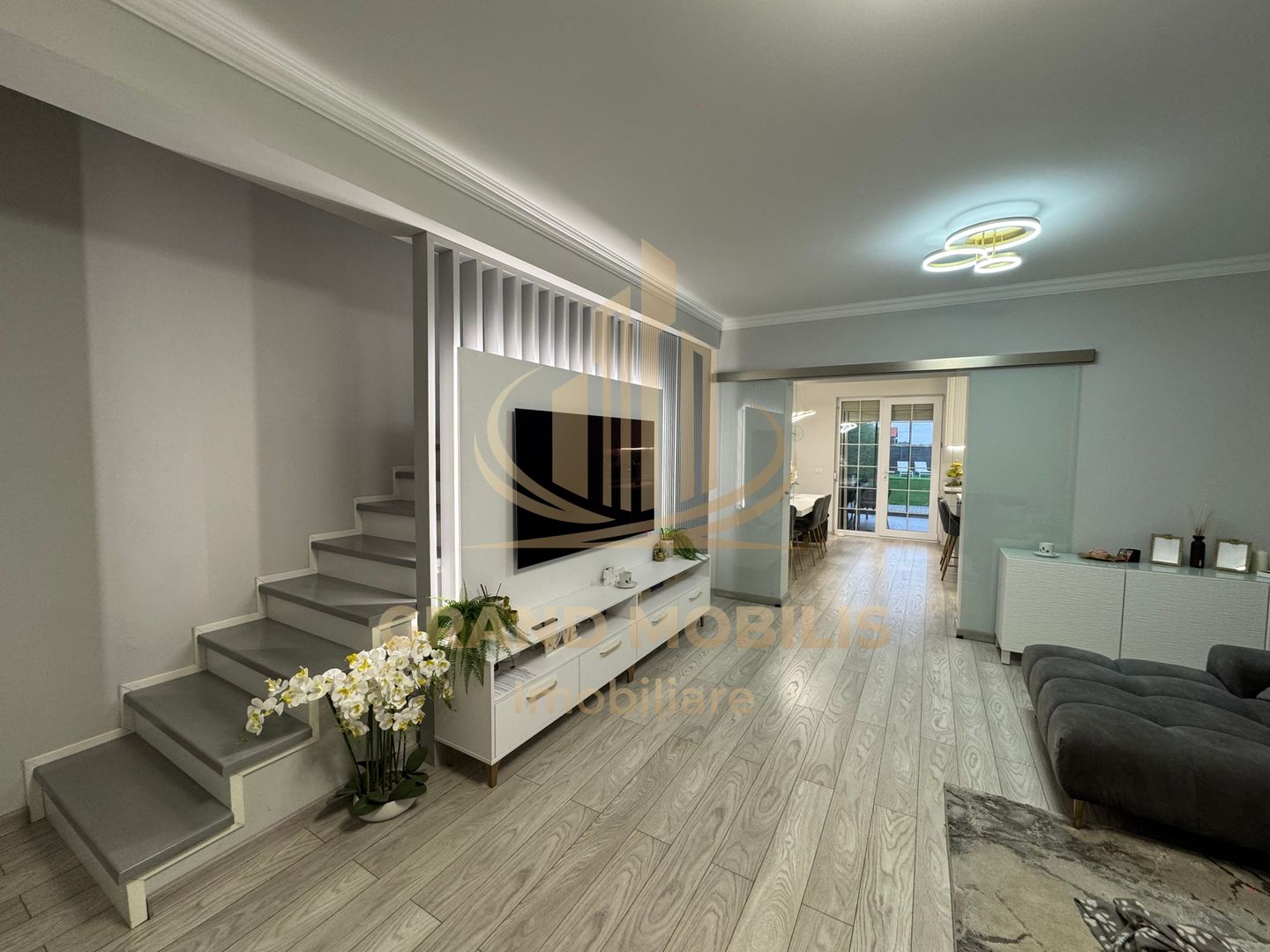 Casa in stil mediteranean, ultrafinisată 5 camere, 3 bai + curte. - imaginea 3