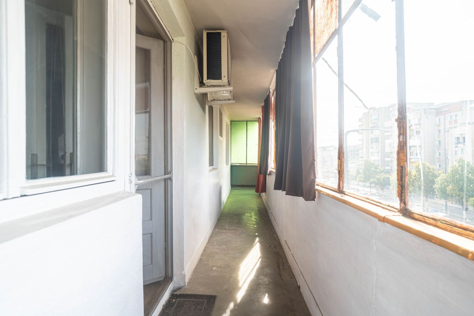 Imagine 5 - Apartament 3 camere - etaj 3 - bvd. Revolutiei - COMISION 0