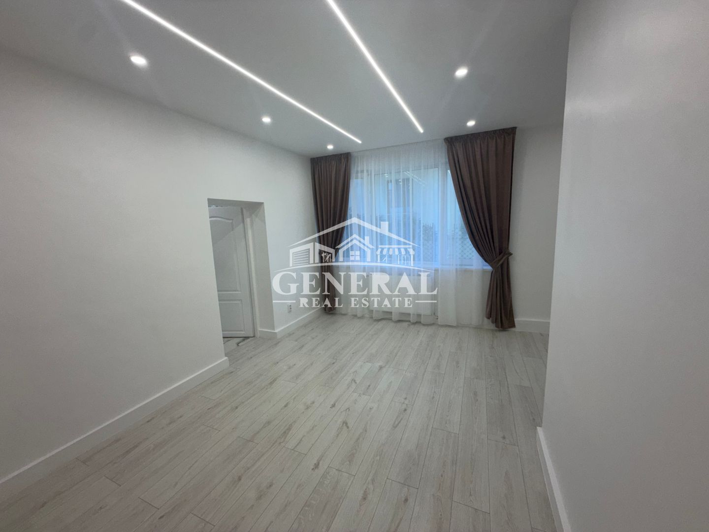 De vanzare ap. 4 camere 135m situat centrul orasului Baia Mare Renovat - imaginea 5