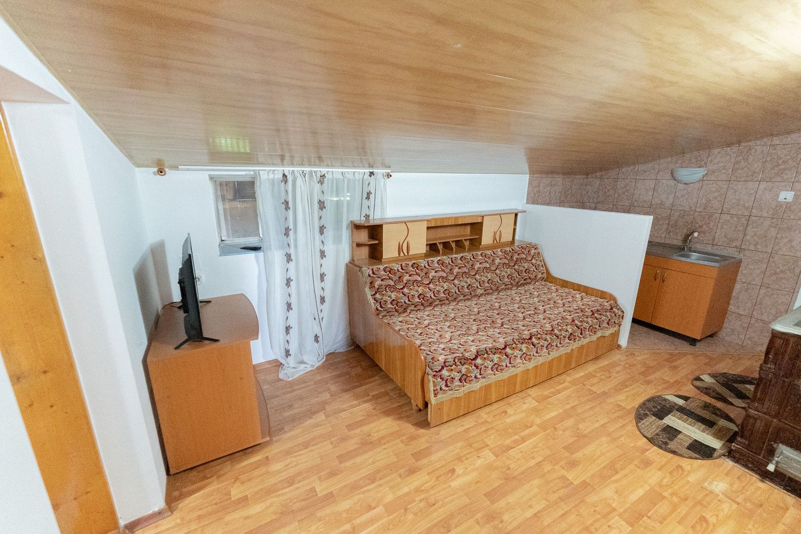 Casă cu 5 camere, complet renovată cu teren 920 mp în Tecuci - imaginea 13