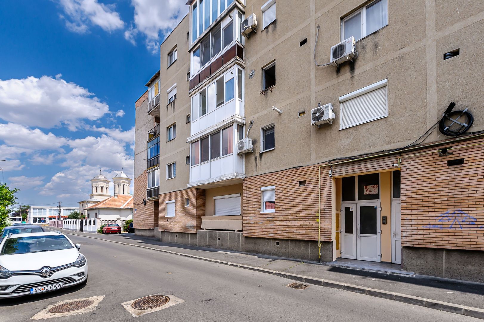 Apartament cu 2 camere, Etaj ideal, aproape de tot. Micalaca Zona 100