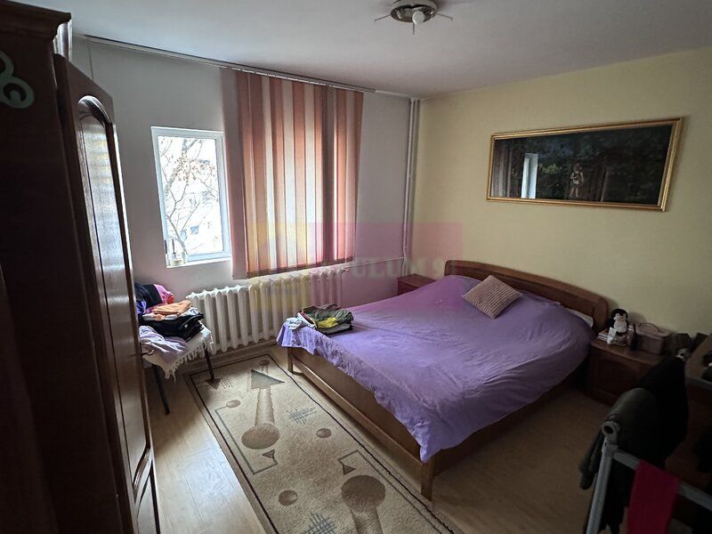 VAnzare apartament 3 camere Basarabia, aproape metrou Costin Georgian