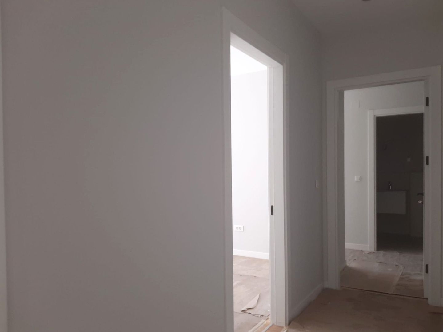 APARTAMENT PREMIUM CU 5 CAMERE ȘI GRĂDINĂ PRIVATĂ DE 160 MP - imaginea 8