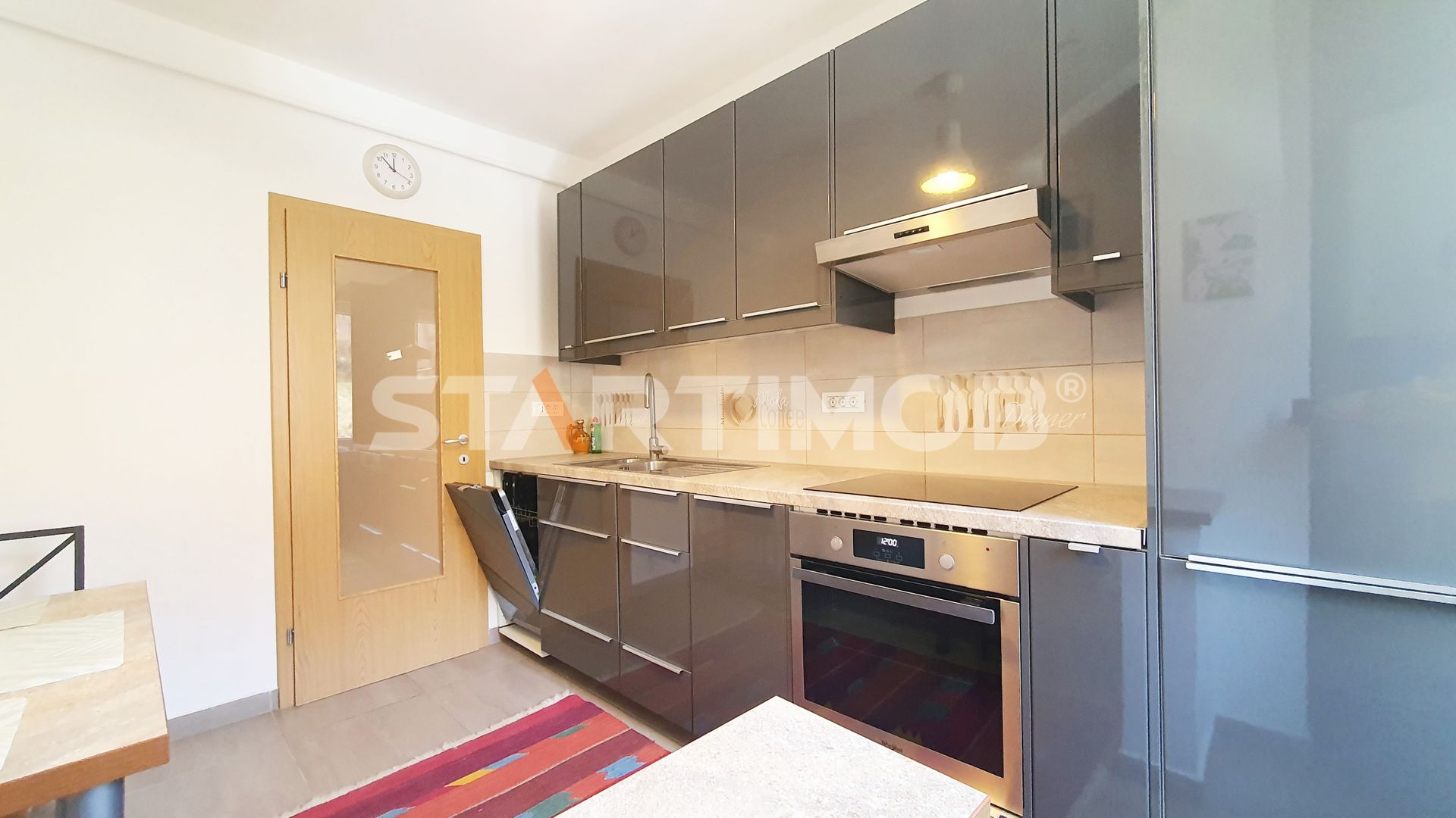 Apartament 3 camere cu parcare si boxa Central
