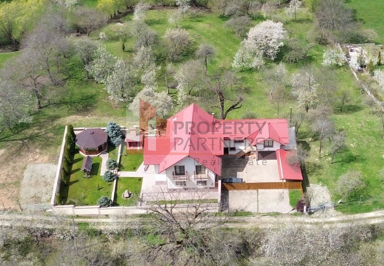 Casă 5 dormitoare + casă de oaspeți, priveliște Piatra Craiului, Sohodol-Bran