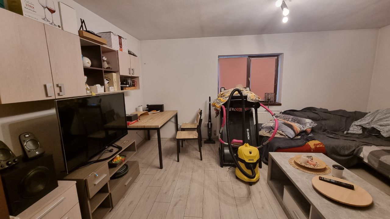 Imagine 5 - Casă cu 3 camere, anexă și teren de 901 mp – Pecica, zonă centrală