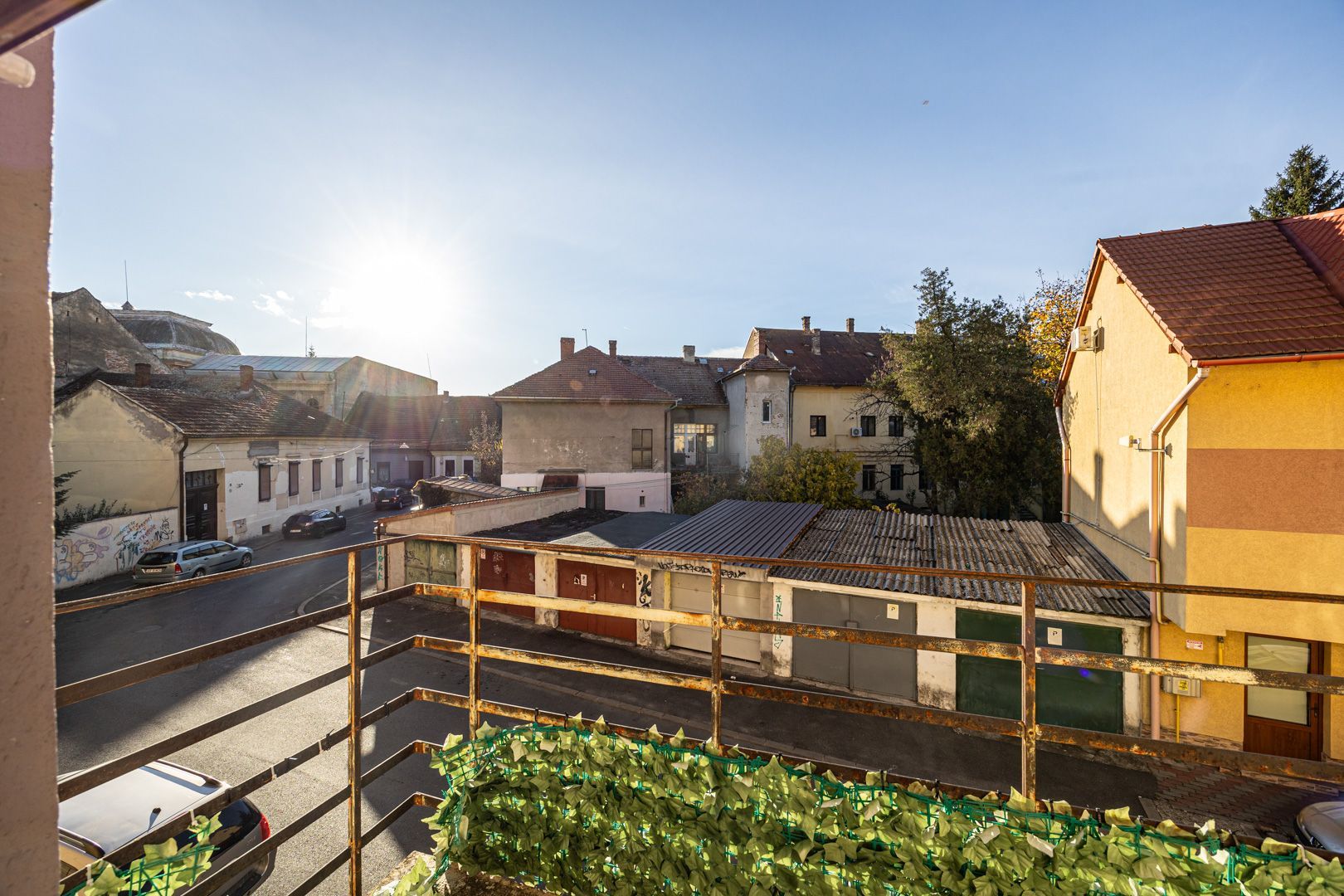 Apartament 4 camere semidecomandat, ultracentral, etaj 1