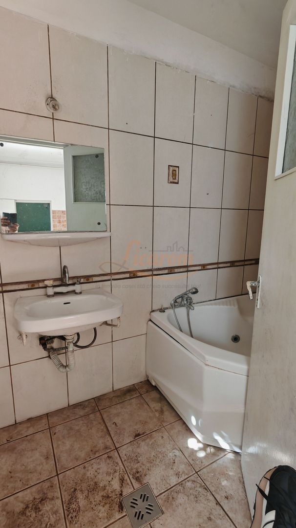 Casa singur in curte zona ZONA ISTORICA langa Seminarul Teologic - imaginea 6