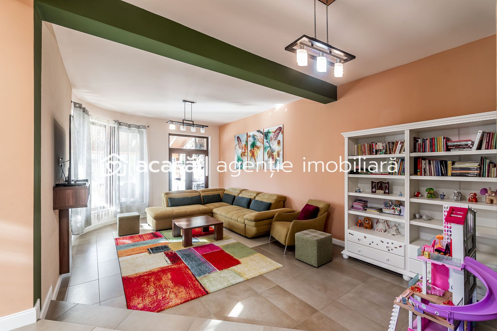 Imagine 5 - Casă cu5 camere, teren 720 mp, fotovoltaice 13 kW, Aradul Nou