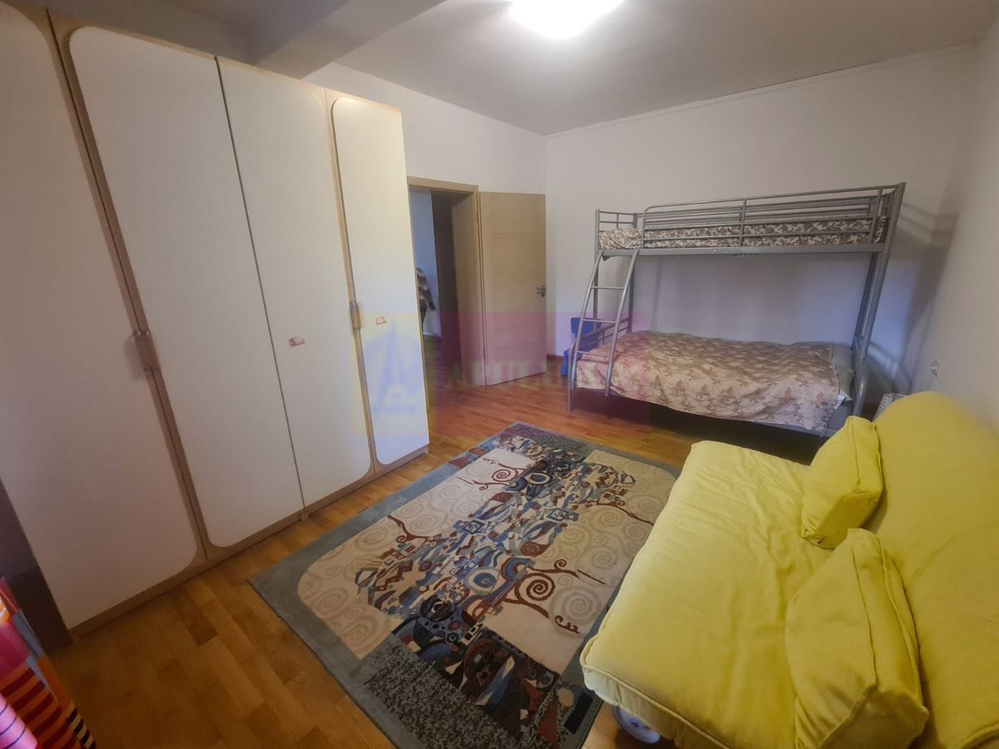 Vila de vanzare cu 6 camere in Cornu (teren 6.600 mp)