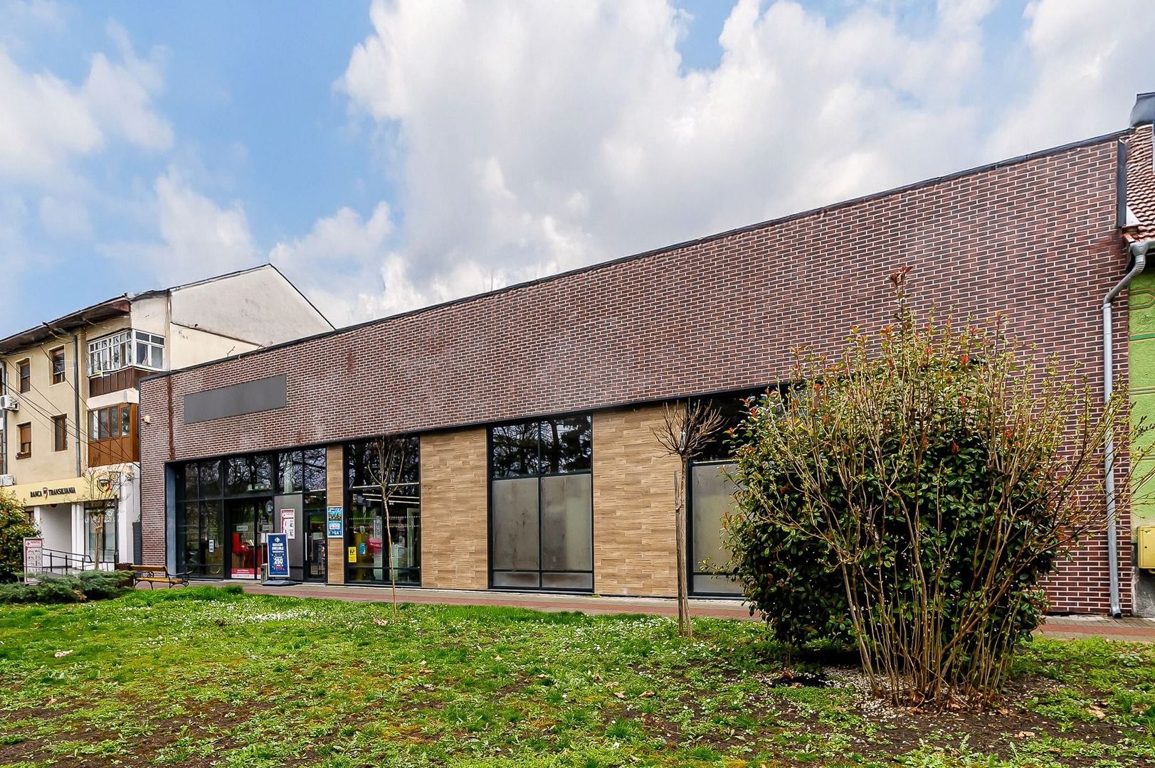 Imagine 1 - Spatiu comercial de vanzare cu chirias supermarket Profi