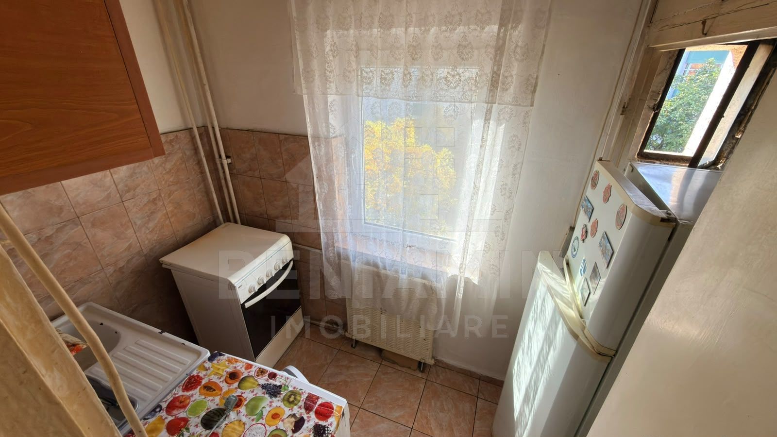 Garsoniera decomandata zona Sucpi Electroputere etaj 2 centrala - imaginea 2