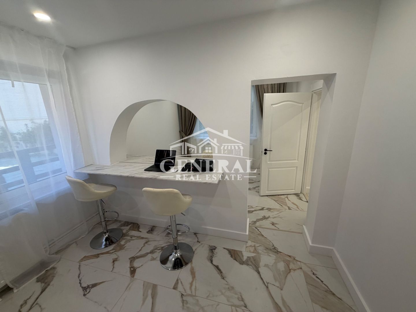De vanzare ap. 4 camere 135m situat centrul orasului Baia Mare Renovat - imaginea 11